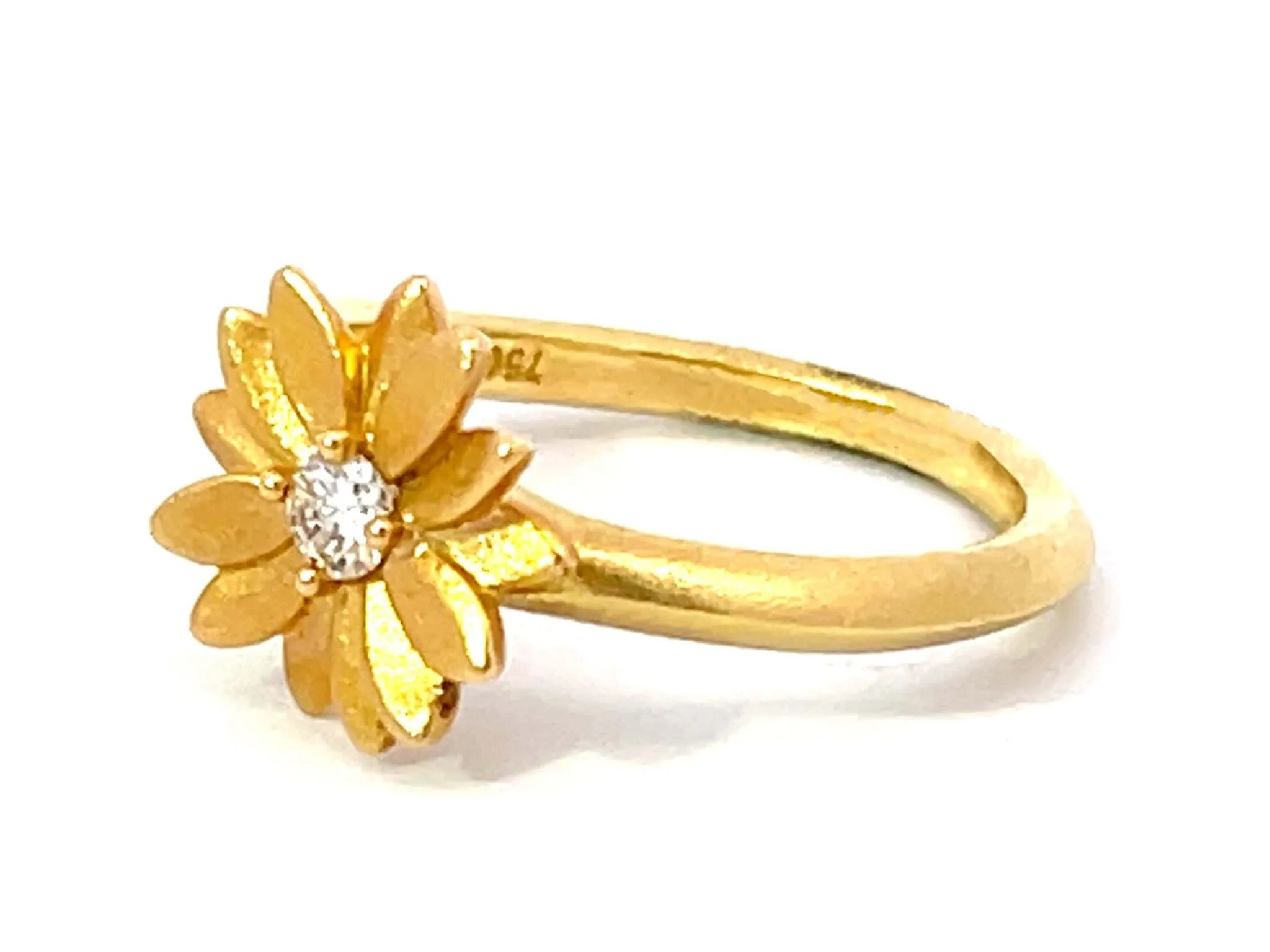 Diamond Daisy Flower Matte Ring in 18k Yellow Gold