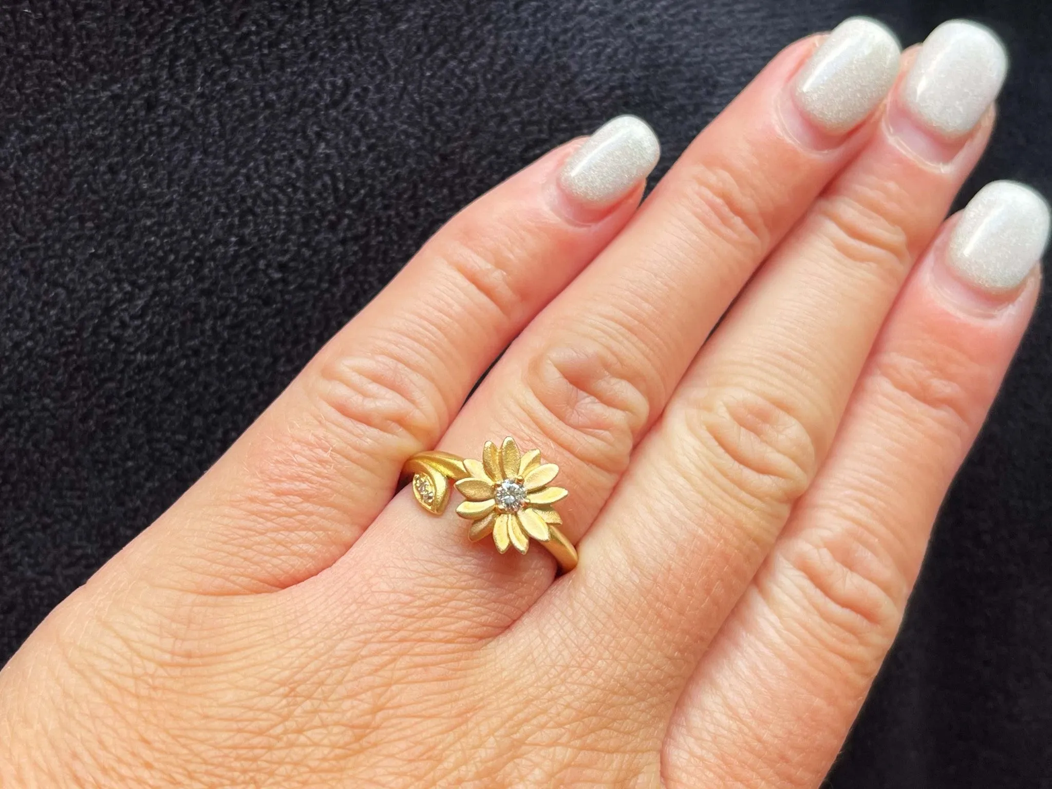 Diamond Daisy Flower Matte Ring in 18k Yellow Gold