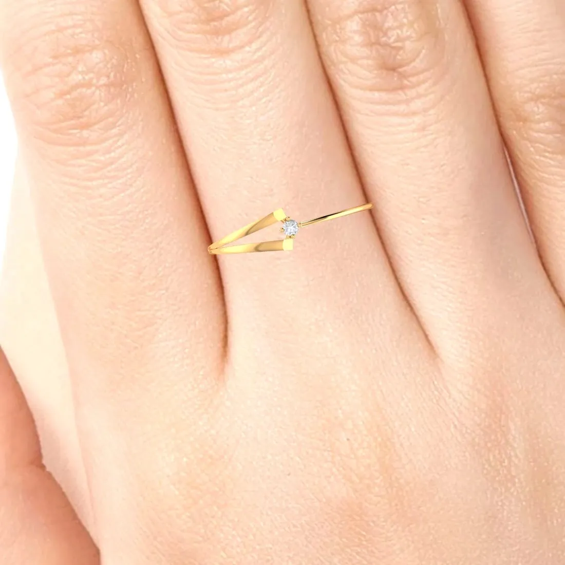 Elegant 14K Yellow Gold Diamond Ring for Women ?C Light & Graceful