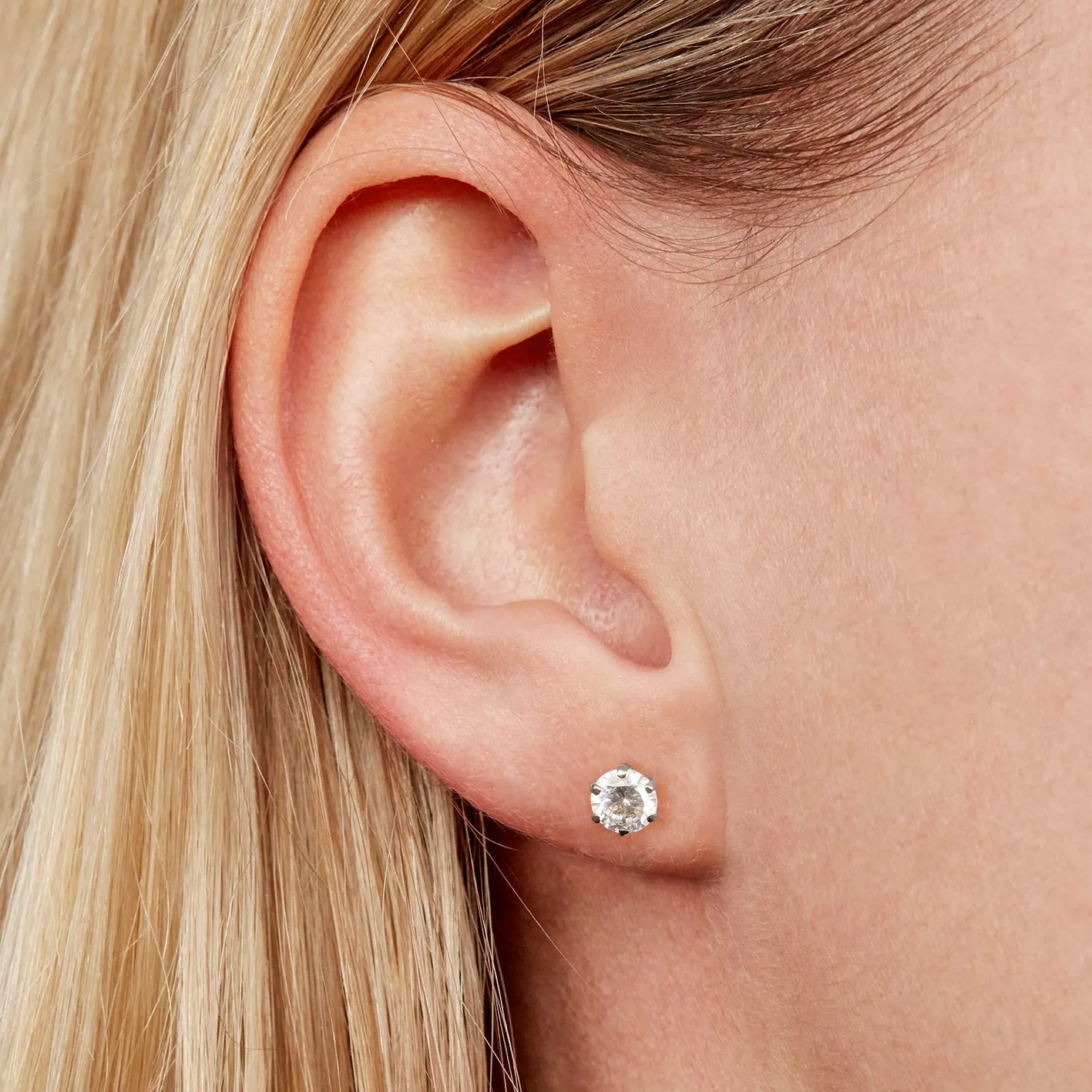 Round Brilliant stud earrings with 1 carat* of diamond simulants in 10 carat white gold