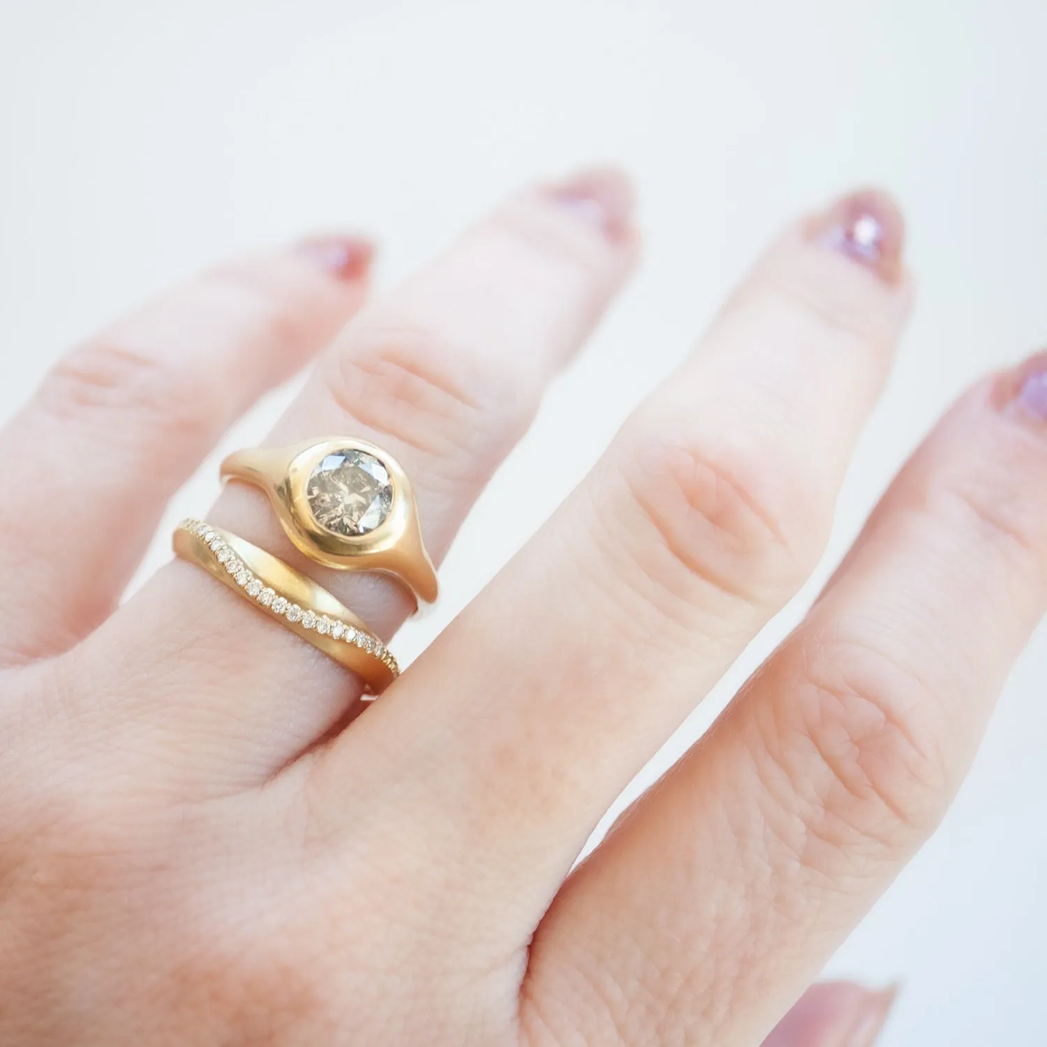 Round Diamond Swell Ring