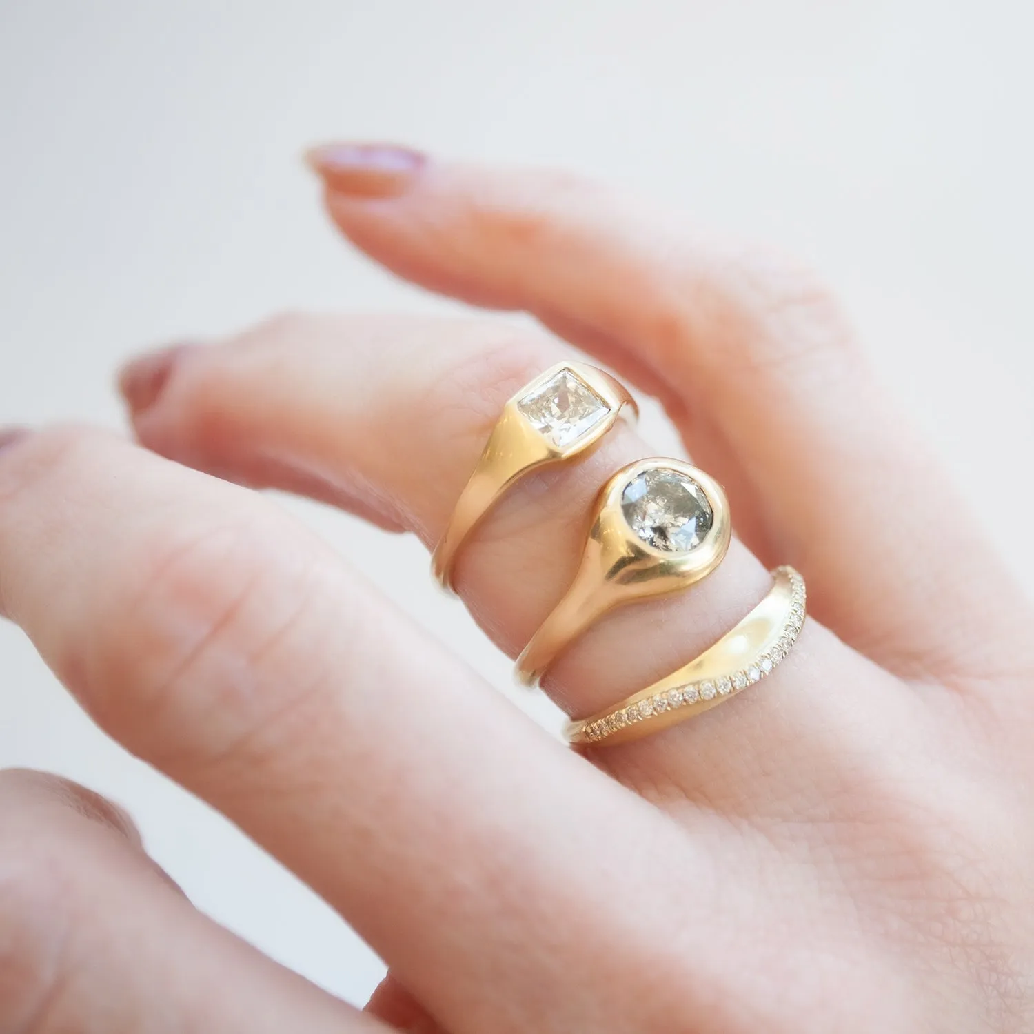 Round Diamond Swell Ring